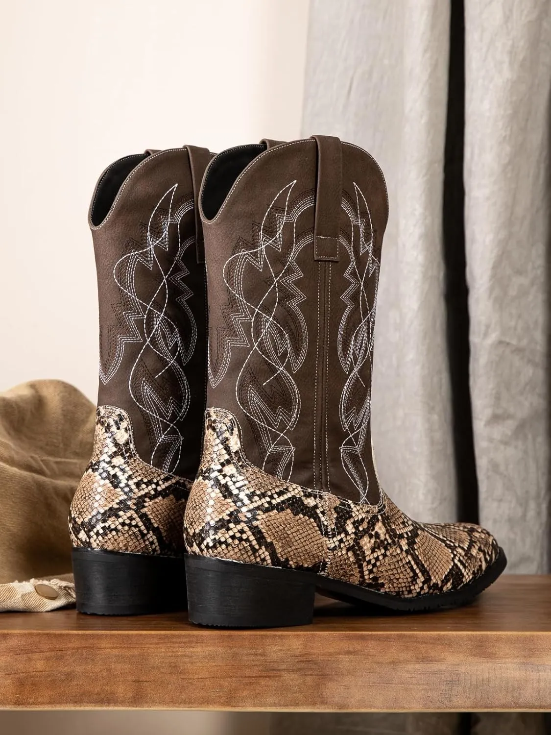 Python Manning Men's Boots Cowboy for Men Classic Pointed Toe Western Pull Up Snakeskin Embroidered Mid-Calf Boots