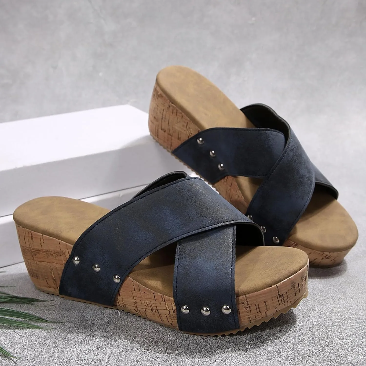 Sandals for Women 2025 Women's Leather Platform Wedge Slippers Temperament Non Slip Beach Slippers