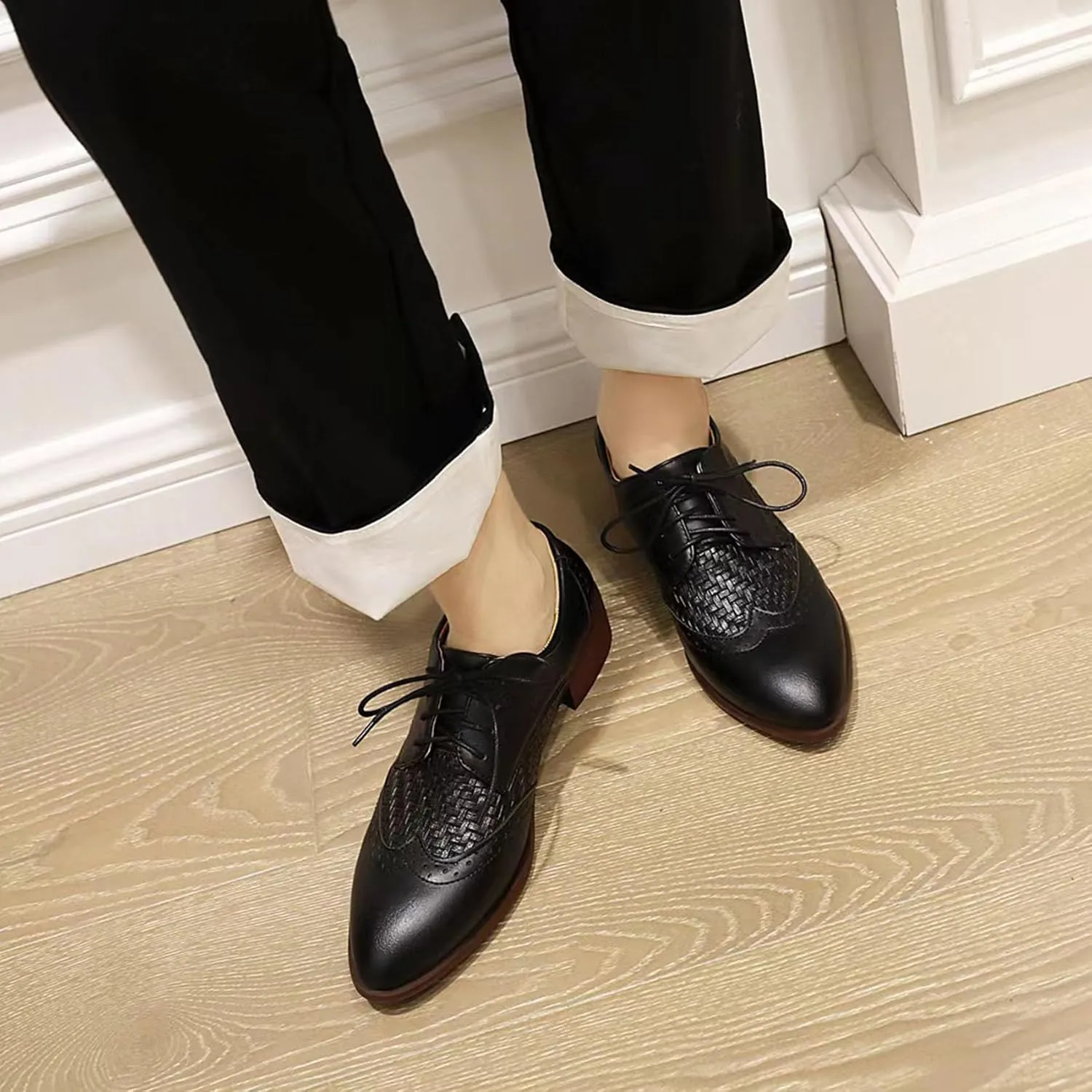 SHEMEE Women's Two Tone Oxfords Saddle Shoes Vintage Perforated Wingtip Brogues Laced Chunky Low Heels Pumps