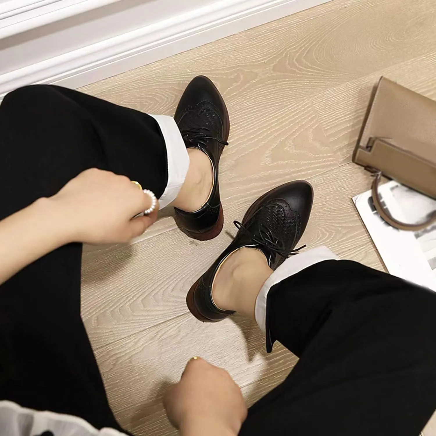SHEMEE Women's Two Tone Oxfords Saddle Shoes Vintage Perforated Wingtip Brogues Laced Chunky Low Heels Pumps