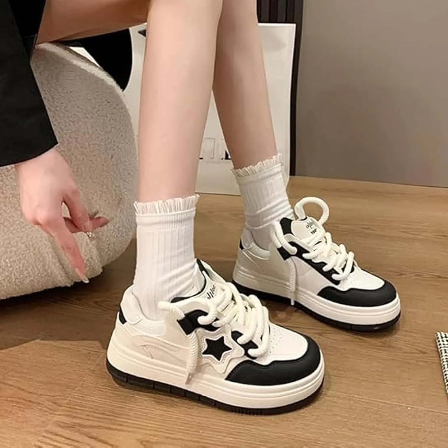 Star Shoes Walking Sneakers for Women Low Top Lace-up Comfort Casual Shoes Y2K Aesthetic Chunky Platform Sneakers