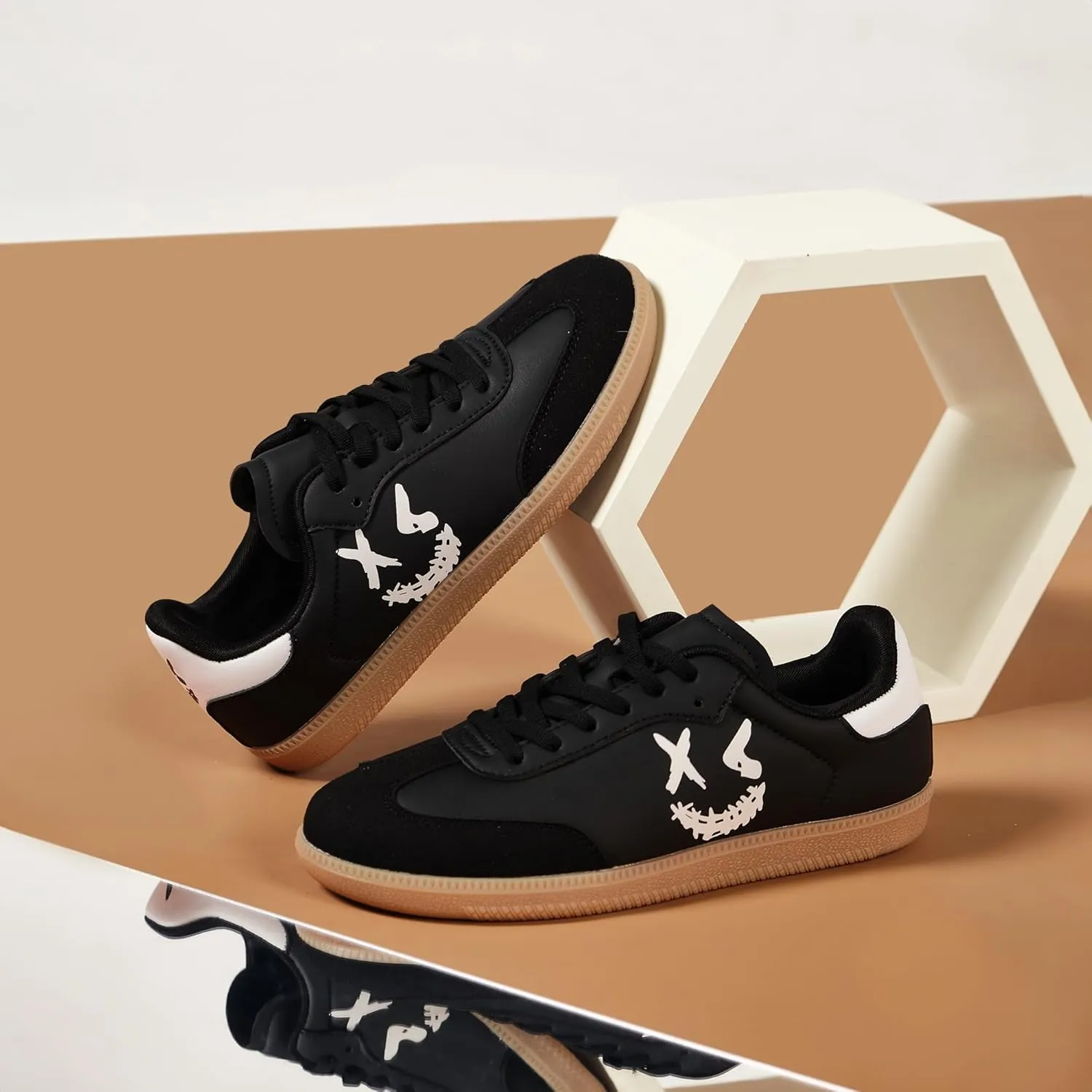 Women and Men Retro Fashion Sneakers Lace Up Walking Shoes Low Top Casual Sneakers Comfortable Cartoon Patten Shoes