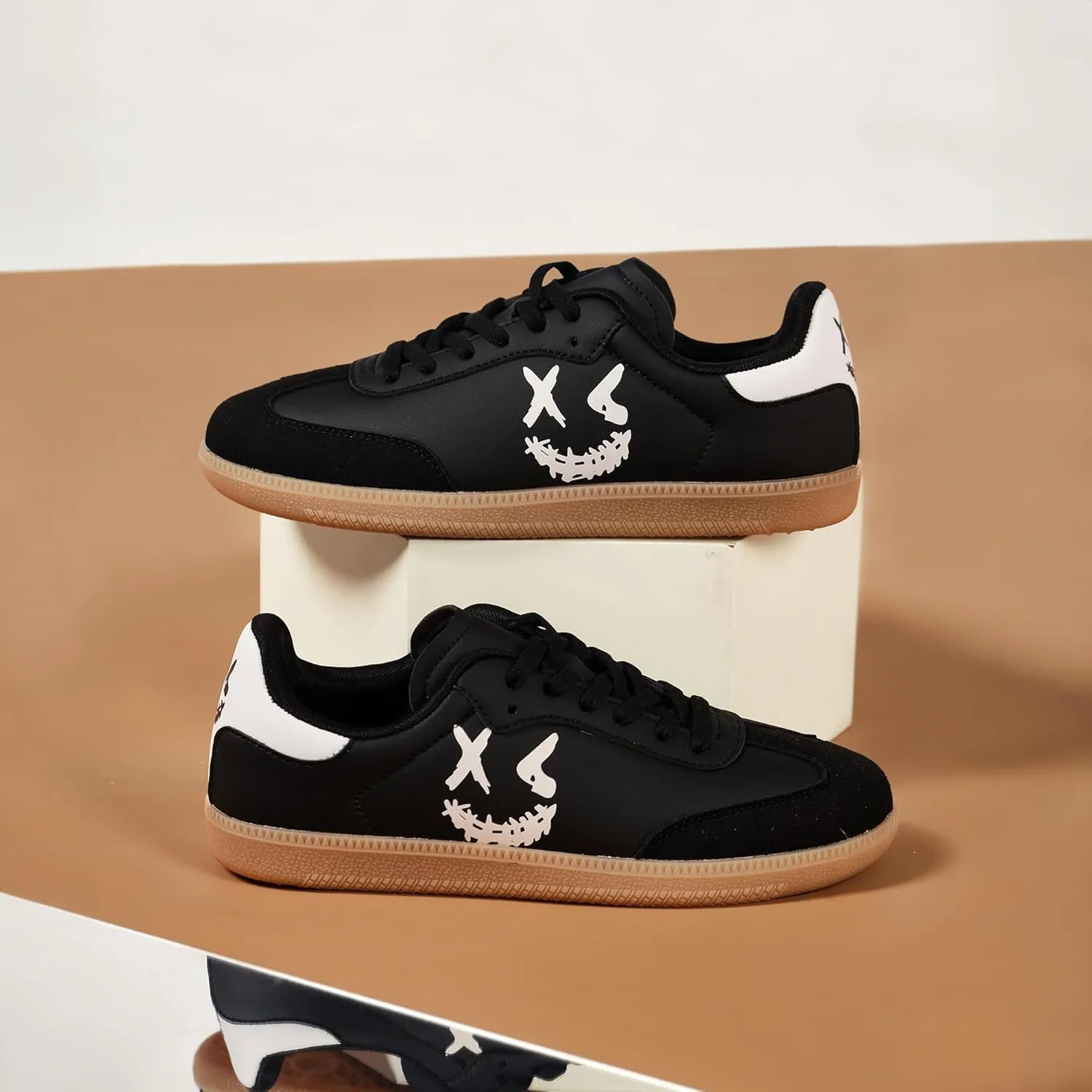 Women and Men Retro Fashion Sneakers Lace Up Walking Shoes Low Top Casual Sneakers Comfortable Cartoon Patten Shoes